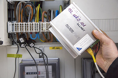 Als klassisches Unternehmen des Elektrohandwerks übernehmen wir Elektroarbeiten rund um Haus und Gewerbebetrieb
